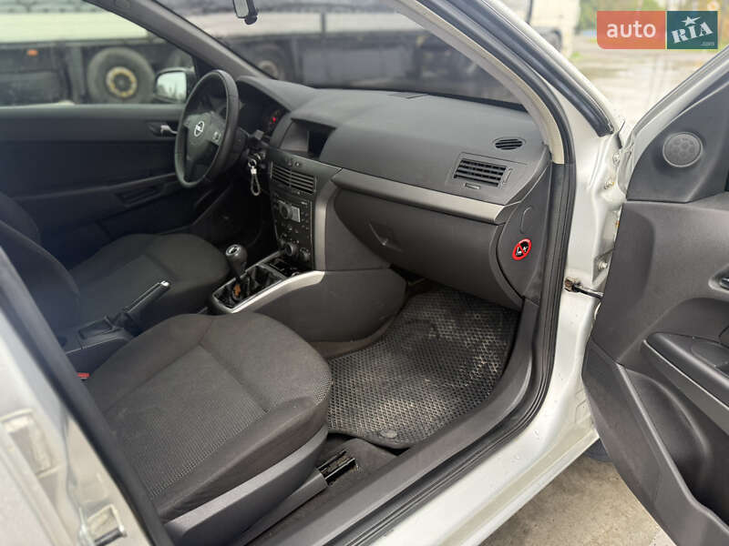 Хэтчбек Opel Astra 2004 в Новом Буге фото 9 Хэтчбек Opel Astra 2004 в Новом Буге