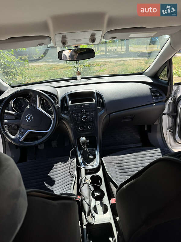 Хэтчбек Opel Astra 2011 в Запорожье