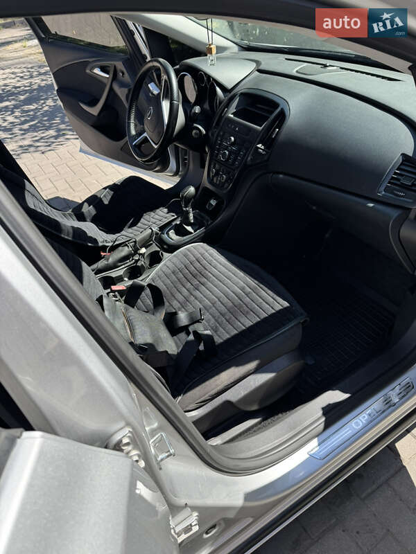 Хэтчбек Opel Astra 2011 в Запорожье