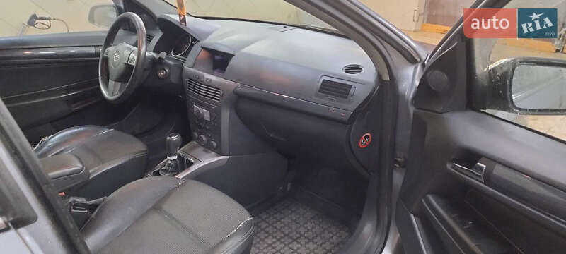 Универсал Opel Astra 2004 в Чопе