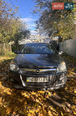 Хэтчбек Opel Astra 2012 в Львове