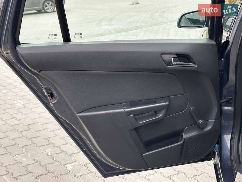 Універсал Opel Astra 2006 в Львові
