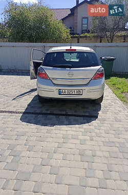 Хетчбек Opel Astra 2010 в  фото 2 Хетчбек Opel Astra 2010 в