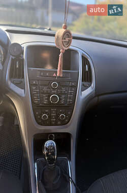 Универсал Opel Astra 2013 в 