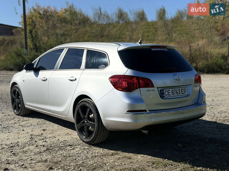 Универсал Opel Astra 2013 в Черновцах