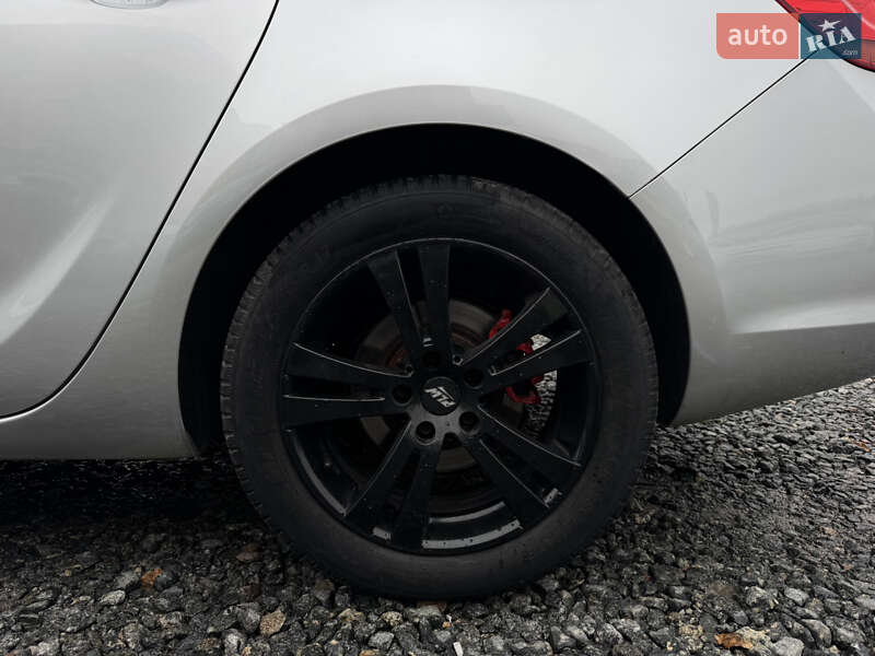 Універсал Opel Astra 2013 в Бердичеві