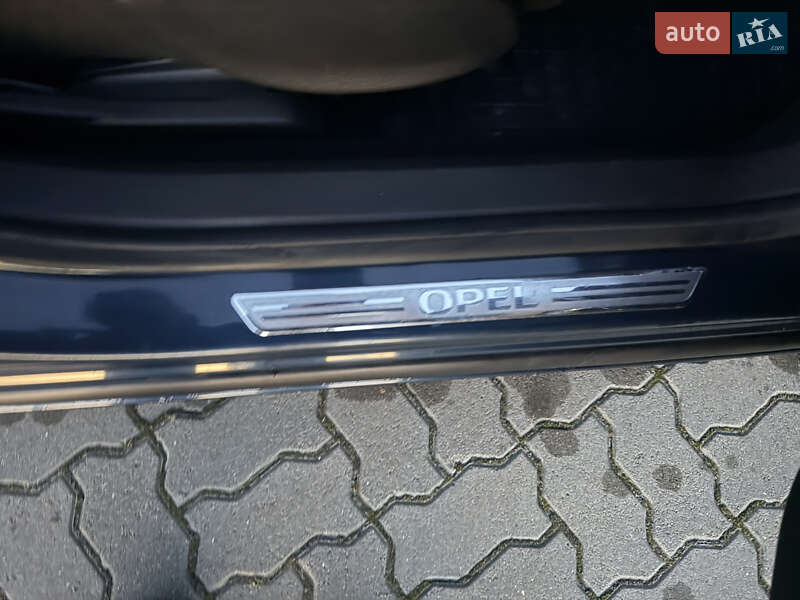 Універсал Opel Astra 2011 в Яворові