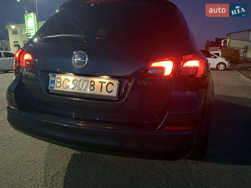 Універсал Opel Astra 2011 в Яворові