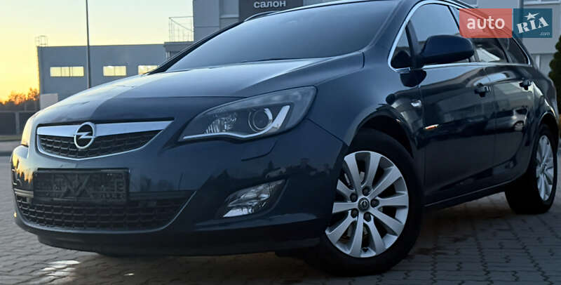 Універсал Opel Astra 2011 в Яворові