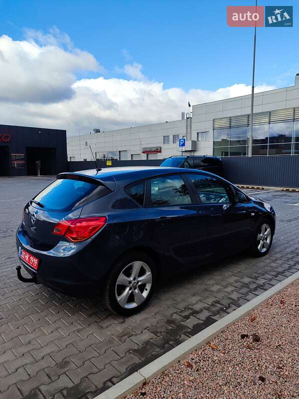 Хэтчбек Opel Astra 2010 в Кривом Роге