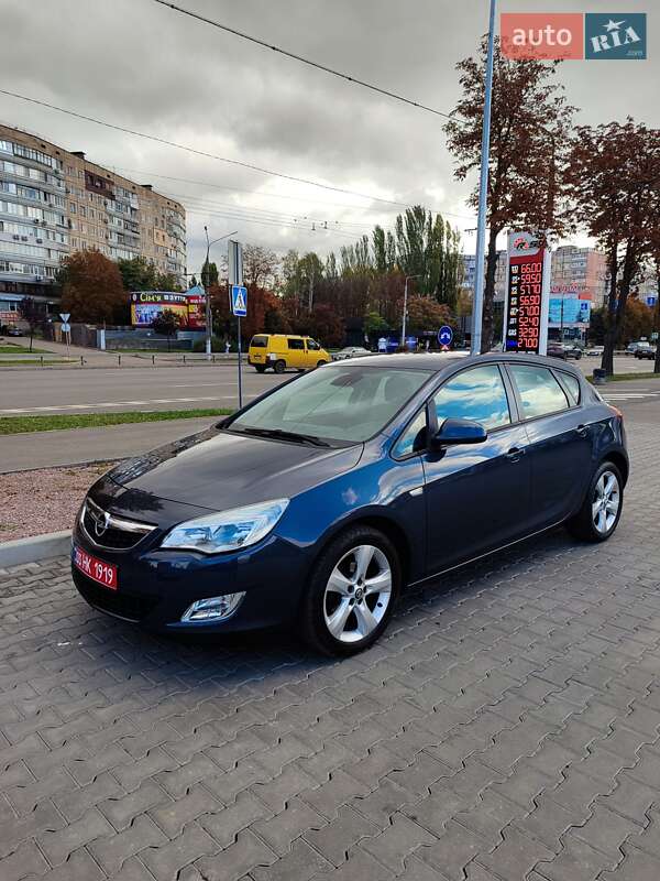 Хэтчбек Opel Astra 2010 в Кривом Роге