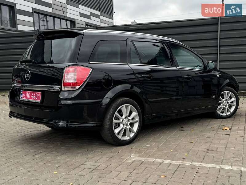 Универсал Opel Astra 2010 в Черкассах