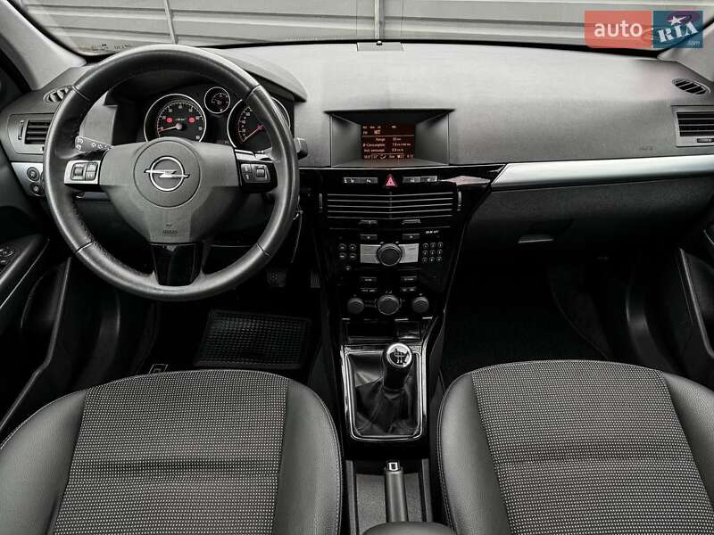 Универсал Opel Astra 2010 в Черкассах