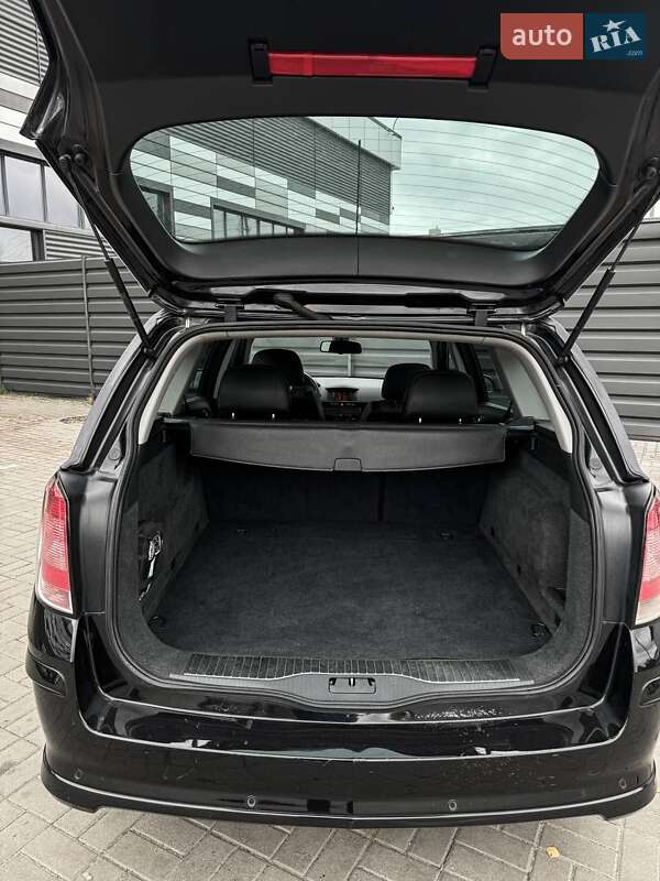 Универсал Opel Astra 2010 в Черкассах