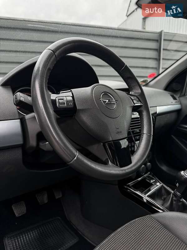 Универсал Opel Astra 2010 в Черкассах