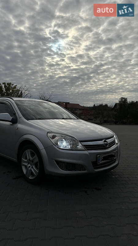 Универсал Opel Astra 2010 в Тернополе фото 2 Универсал Opel Astra 2010 в Тернополе