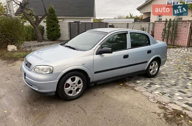 Седан Opel Astra 2004 в  фото 2 Седан Opel Astra 2004 в