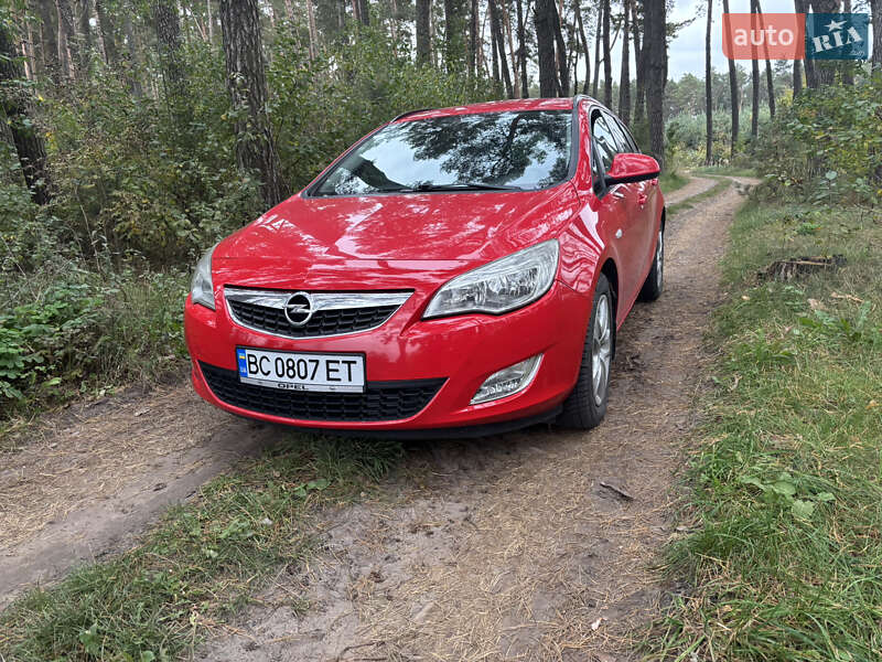 Універсал Opel Astra 2011 в Львові