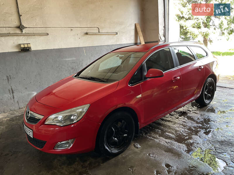 Універсал Opel Astra 2011 в Львові