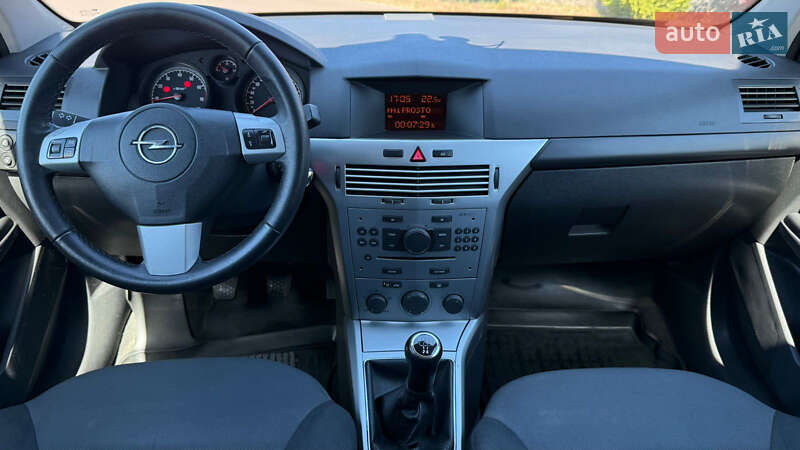 Хэтчбек Opel Astra 2014 в Лубнах фото 6 Хэтчбек Opel Astra 2014 в Лубнах