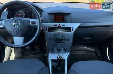 Хэтчбек Opel Astra 2014 в 