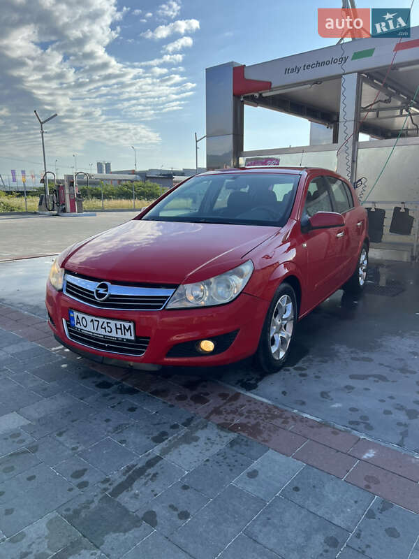 Хэтчбек Opel Astra 2007 в Хусте