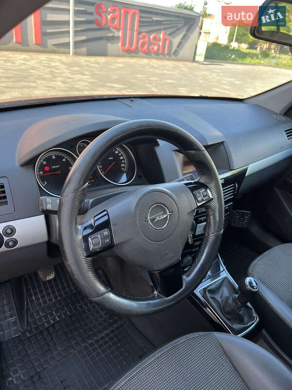 Хэтчбек Opel Astra 2007 в Хусте