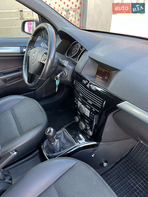 Хэтчбек Opel Astra 2007 в Хусте