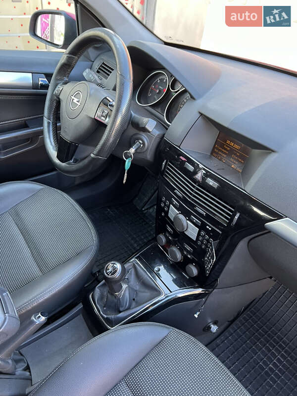 Хэтчбек Opel Astra 2007 в Хусте