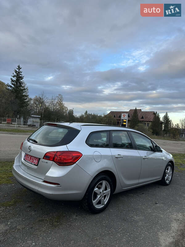 Универсал Opel Astra 2012 в Рожнятове