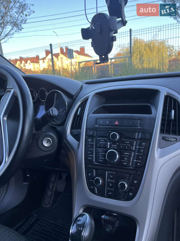 Универсал Opel Astra 2011 в Ровно