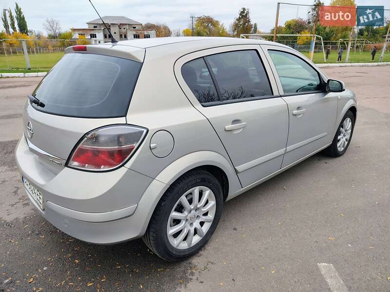 Хетчбек Opel Astra 2007 в Прилуках фото 3 Хетчбек Opel Astra 2007 в Прилуках