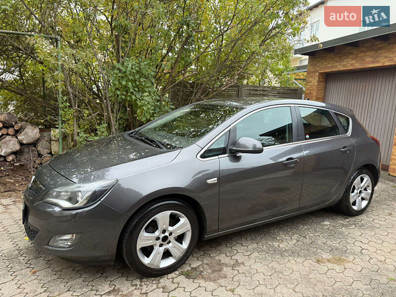 Хэтчбек Opel Astra 2010 в Киеве