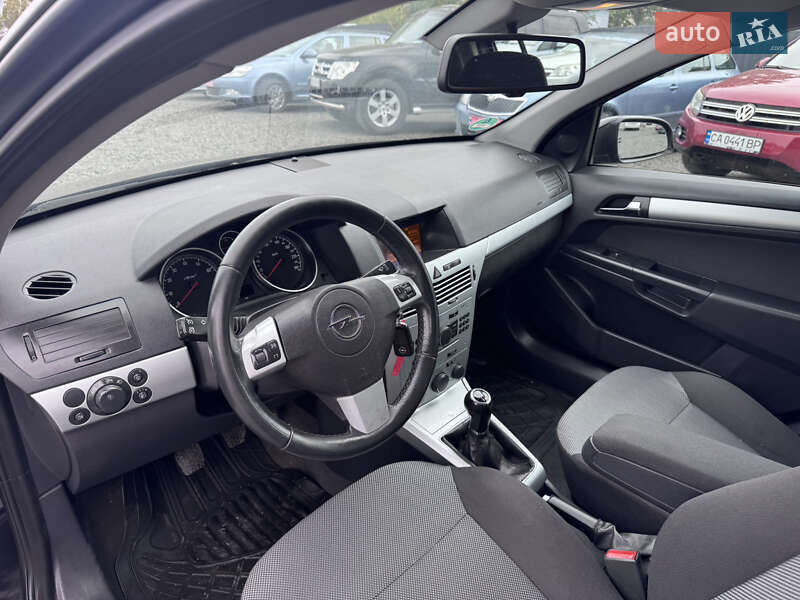 Хэтчбек Opel Astra 2009 в Звенигородке