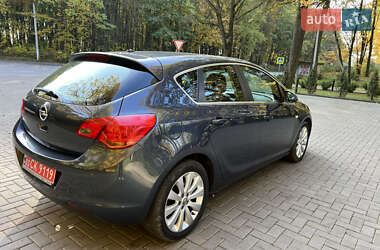 Хетчбек Opel Astra 2009 в  фото 4 Хетчбек Opel Astra 2009 в