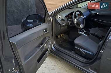 Хэтчбек Opel Astra 2012 в 