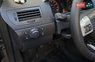 Хэтчбек Opel Astra 2012 в 