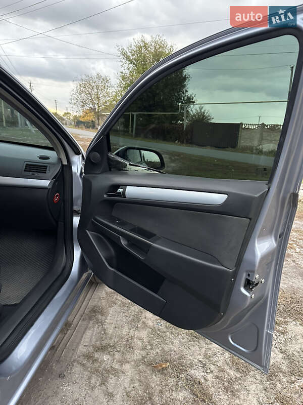 Хетчбек Opel Astra 2005 в Павлограді