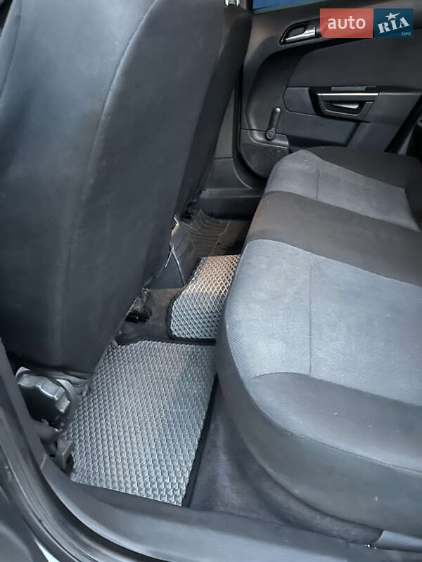 Хетчбек Opel Astra 2005 в Павлограді