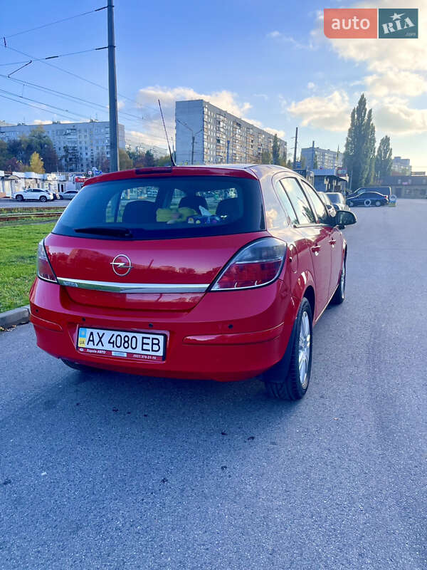 Хэтчбек Opel Astra 2013 в Харькове