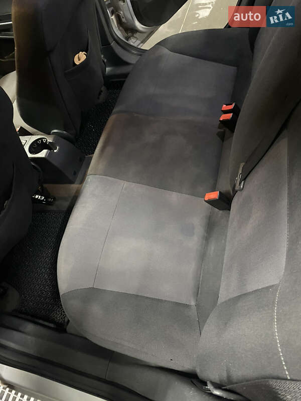 Хэтчбек Opel Astra 2011 в Хусте