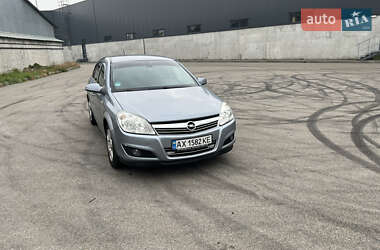 Хэтчбек Opel Astra 2007 в 