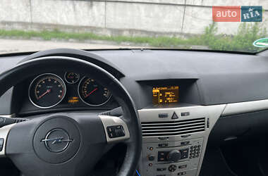 Хэтчбек Opel Astra 2007 в 