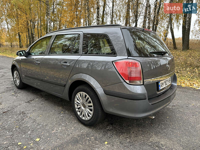 Універсал Opel Astra 2005 в Мені