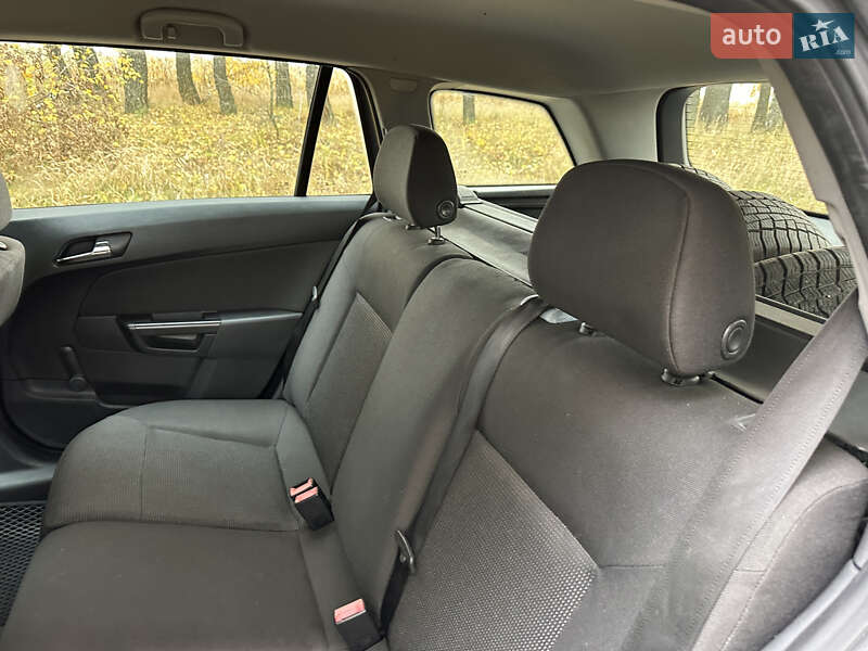 Універсал Opel Astra 2005 в Мені