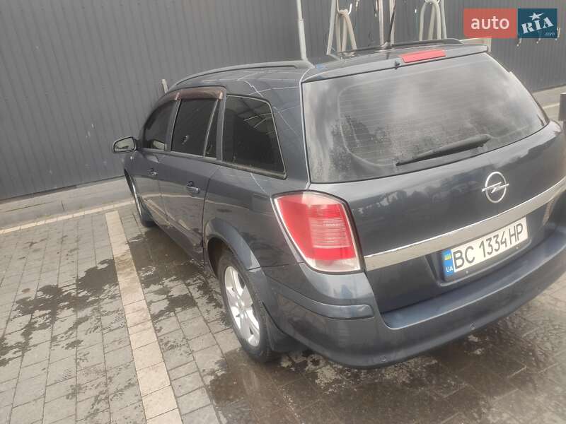Универсал Opel Astra 2005 в Самборе