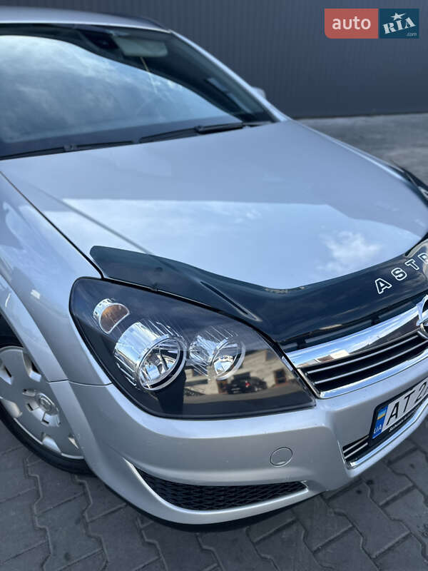 Универсал Opel Astra 2010 в Калуше