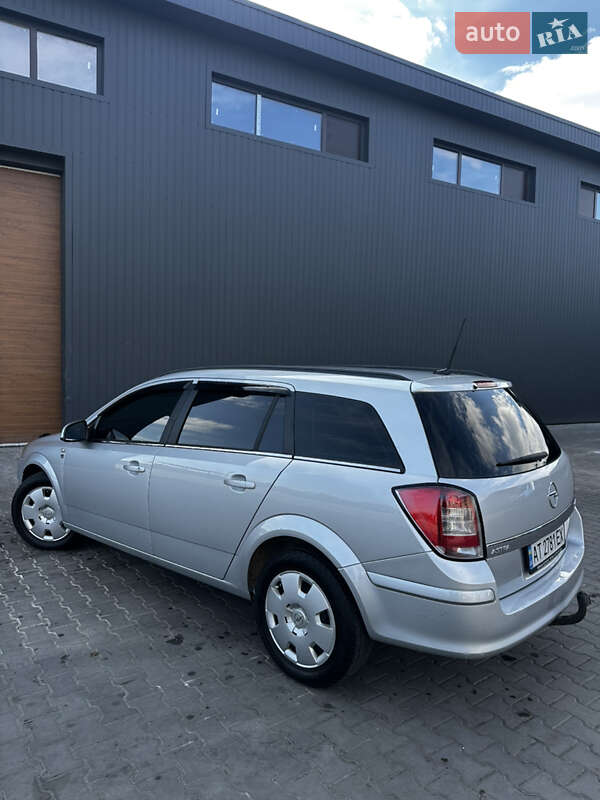 Универсал Opel Astra 2010 в Калуше