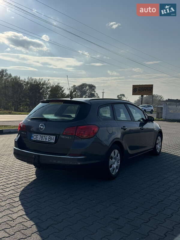 Універсал Opel Astra 2011 в Чернівцях
