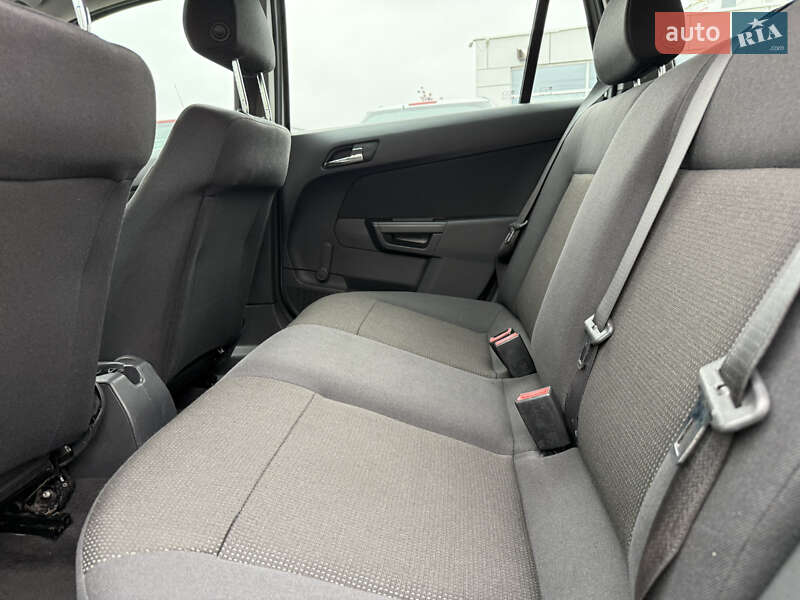 Универсал Opel Astra 2010 в Виннице